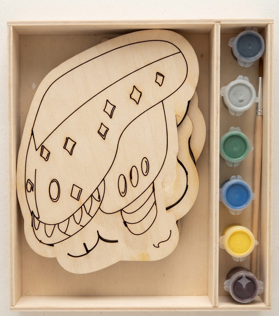 Coloring wood figures